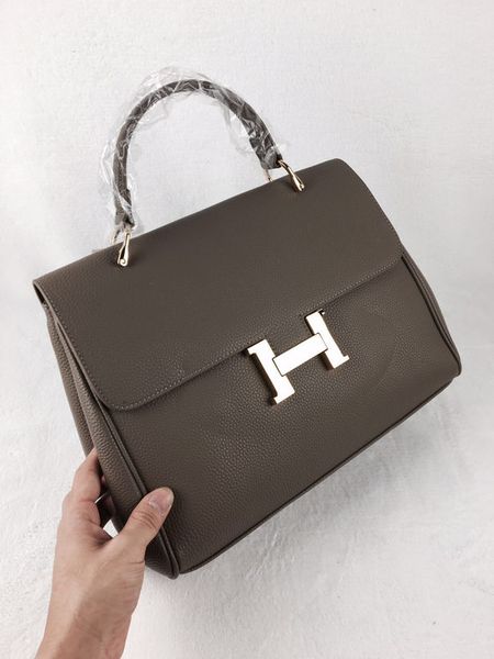 Versatile Socialite Style Shoulder Bags for Women Genuine Leather Plain Lady Shoulder Bags with Flap Pocket
Versatile Socialite Style Shoulder Bags for Women Genuine Leather Plain Lady Shoulder Bags with Flap Pocket