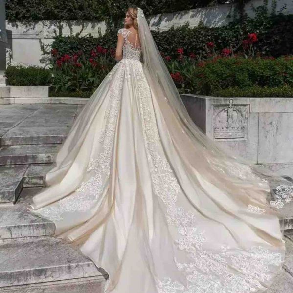2019 selling long chapel length bridal veil appliques veu de noiva longo wedding veil lace purfle with comb, Black
2019 selling long chapel length bridal veil appliques veu de noiva longo wedding veil lace purfle with comb, Black
