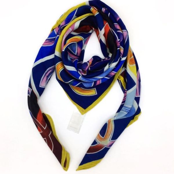 brand new good quality 50% wool 50% silk material print letters pattern square scarves for women size 130cm - 130cm
brand new good quality 50% wool 50% silk material print letters pattern square scarves for women size 130cm - 130cm