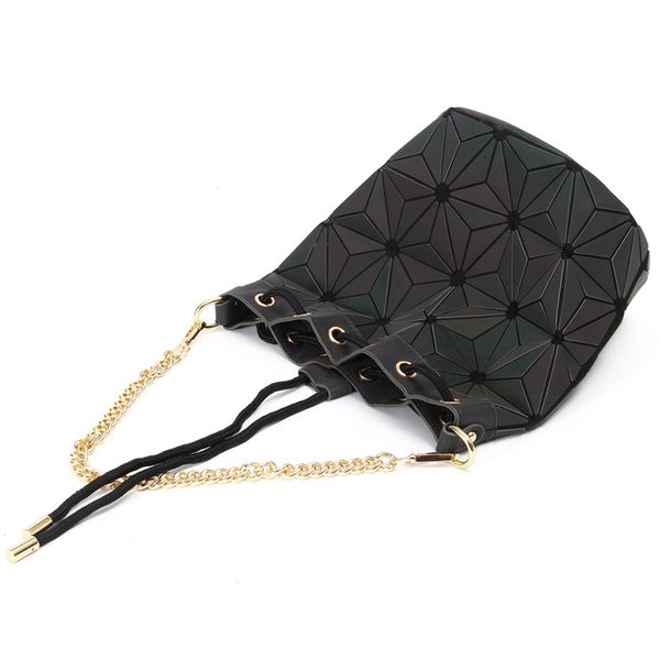 19*16 cm 2018 fanshion brand handbag cross pattern synthetic lingge draw string shell bag chain bag shoulder messenger bag fashionista
19*16 cm 2018 fanshion brand handbag cross pattern synthetic lingge draw string shell bag chain bag shoulder messenger bag fashionista
