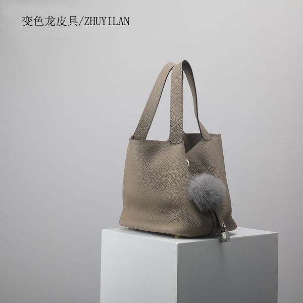2018 new fashion women's luxury handbags famous brands ladies genuine leather bags designer brand toters bucket bag
2018 new fashion women's luxury handbags famous brands ladies genuine leather bags designer brand toters bucket bag