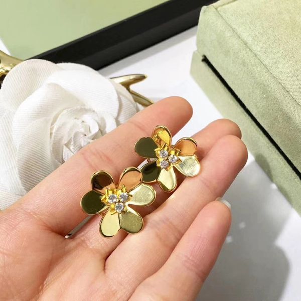 2018 fashion three-leaf flower six-petal flower large earrings brass jewelry plating 18k gold rose gold earrings, Golden
2018 fashion three-leaf flower six-petal flower large earrings brass jewelry plating 18k gold rose gold earrings, Golden