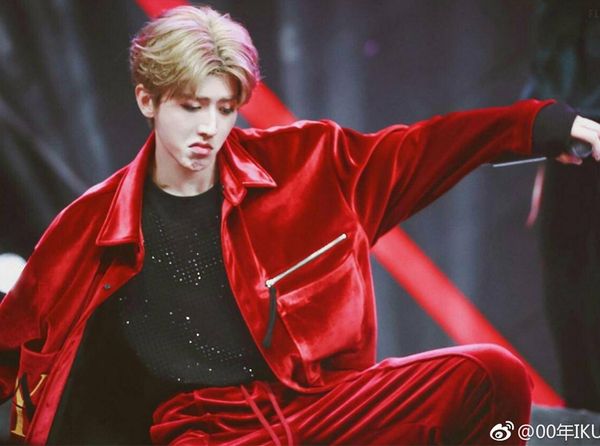 men's tracksuits oversize velvet men wine red high street style casual jackets long pants 2pcs suits clothing sets, Gray
men's tracksuits oversize velvet men wine red high street style casual jackets long pants 2pcs suits clothing sets, Gray