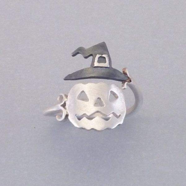 new halloween pumpkin hat ghost open ring for women euramerica creative unique finger rings adjustable jewelry for party anillos, Golden;silver
new halloween pumpkin hat ghost open ring for women euramerica creative unique finger rings adjustable jewelry for party anillos, Golden;silver