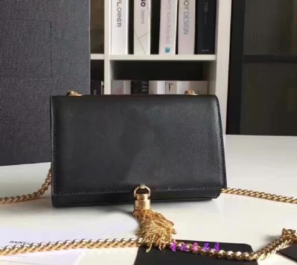 17CM 2018 Fashion Women's Classic Leather Handbag Lady Tassel Bag Brand New Shoulder / Crossbody Bag ,HOT Clutch Purse
17CM 2018 Fashion Women's Classic Leather Handbag Lady Tassel Bag Brand New Shoulder / Crossbody Bag ,HOT Clutch Purse
