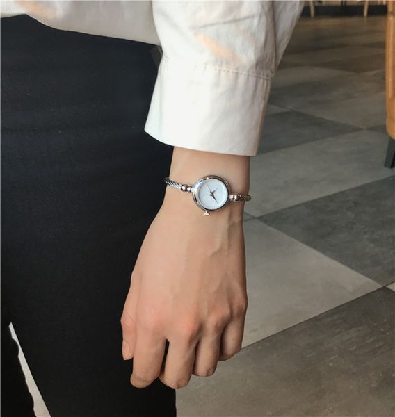 2018 elegant ladies bracelet watch women new arrival gold & silver strap simple design casual wrist quartz watch female t, Slivery;brown
2018 elegant ladies bracelet watch women new arrival gold & silver strap simple design casual wrist quartz watch female t, Slivery;brown