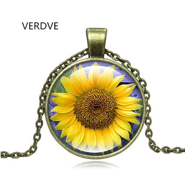 verdve 3-color new fashion glass convex sunflower necklace pendant necklace for women's gifts, Silver
verdve 3-color new fashion glass convex sunflower necklace pendant necklace for women's gifts, Silver