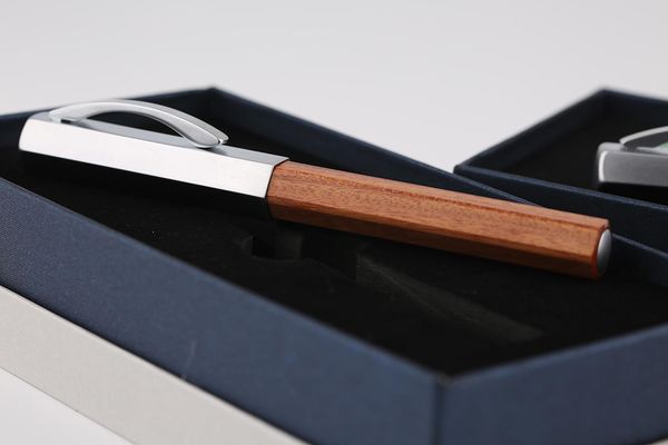 new moonman delike hexagonal rosewood fountain pen years series iridium fine nib 0.5mm advanced office business writing gift set
new moonman delike hexagonal rosewood fountain pen years series iridium fine nib 0.5mm advanced office business writing gift set