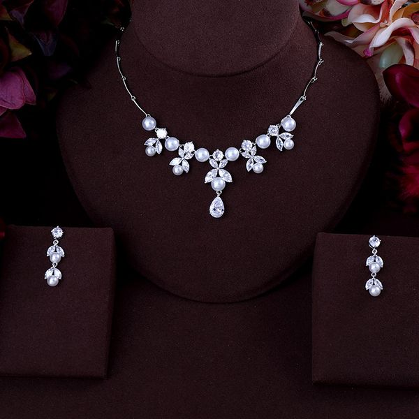 brilliant crystal zircon pearl earrings and necklace bridal jewelry set wedding dress accessaries, Slivery;golden
brilliant crystal zircon pearl earrings and necklace bridal jewelry set wedding dress accessaries, Slivery;golden