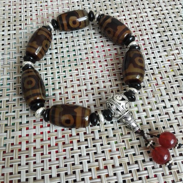 natural jade is the product of three eyes tianzhu old agate original stone string men and women with tibetan silver santong bracelet, Black
natural jade is the product of three eyes tianzhu old agate original stone string men and women with tibetan silver santong bracelet, Black