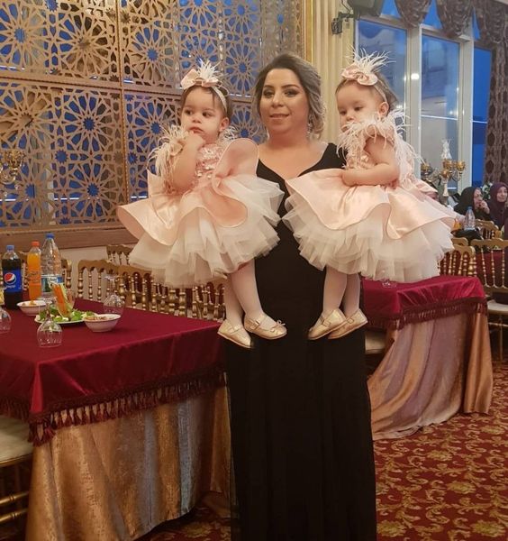 lovely flower girl dresses feather tiered ball gown kids prom dress pink first communion with big bow back, White;blue
lovely flower girl dresses feather tiered ball gown kids prom dress pink first communion with big bow back, White;blue
