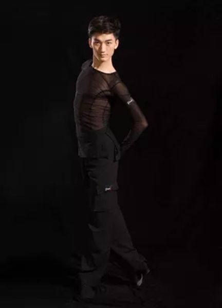 2018 new latin dance shirts men long sleeve o neck net yarn lace ballroom practice wear competition dancing clothes, Black;red
2018 new latin dance shirts men long sleeve o neck net yarn lace ballroom practice wear competition dancing clothes, Black;red