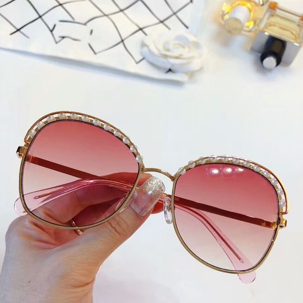 latest selling popular fashion 4246 women sunglasses mens sunglasses men sunglasses gafas de sol sun glasses uv400 lens with box, White;black
latest selling popular fashion 4246 women sunglasses mens sunglasses men sunglasses gafas de sol sun glasses uv400 lens with box, White;black