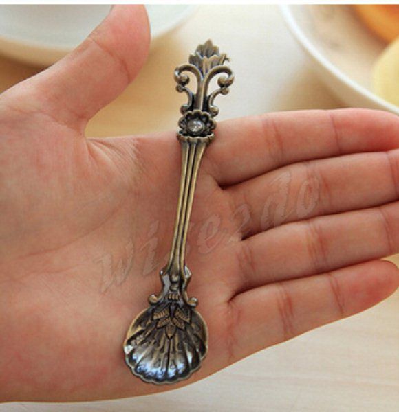 wholesale-kitchen dining&bar nostalgic vintage royal style bronze carved eco-friendly small coffee spoon and small fork for sweet yx0139
wholesale-kitchen dining&bar nostalgic vintage royal style bronze carved eco-friendly small coffee spoon and small fork for sweet yx0139