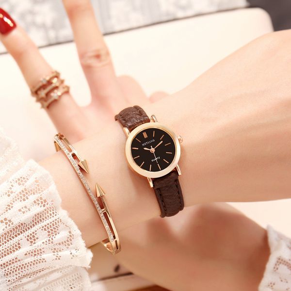2018 new brand women watches fashion quartz ladies watch female vintage leather band brown black retro wrist watch, Slivery;brown
2018 new brand women watches fashion quartz ladies watch female vintage leather band brown black retro wrist watch, Slivery;brown
