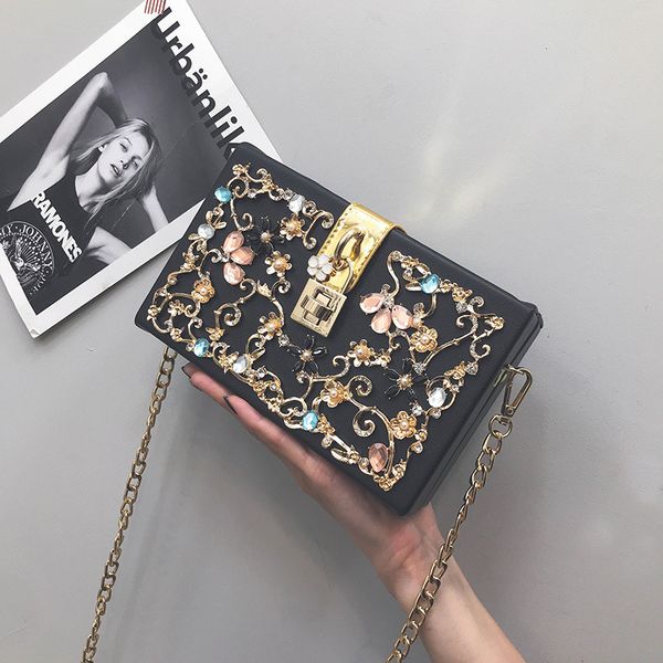 Fashion Prom evening bag diamond flower Clutch Bag hollow relief Acrylic luxury handbag banquet party purse women's Shoulder bag
Fashion Prom evening bag diamond flower Clutch Bag hollow relief Acrylic luxury handbag banquet party purse women's Shoulder bag