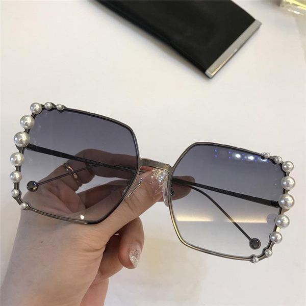 new fashion designer women 0296 sunglasses square metal frames with luxury pearls avant-garde popular style uv 400 protective glasses, White;black
new fashion designer women 0296 sunglasses square metal frames with luxury pearls avant-garde popular style uv 400 protective glasses, White;black