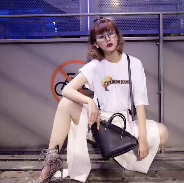 Famous Luxury BB It Bag Duffle Designer Handbags Triangle Designer Bags Genuine Leather Women Fashion Totes Shoulder Cross Body Handbag BL
Famous Luxury BB It Bag Duffle Designer Handbags Triangle Designer Bags Genuine Leather Women Fashion Totes Shoulder Cross Body Handbag BL