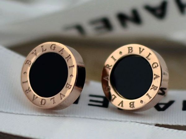 High Quality Celebrity design Women Letter diamond Stud Earrings Fashion Metal Opal Earring Jewelry With Box
High Quality Celebrity design Women Letter diamond Stud Earrings Fashion Metal Opal Earring Jewelry With Box