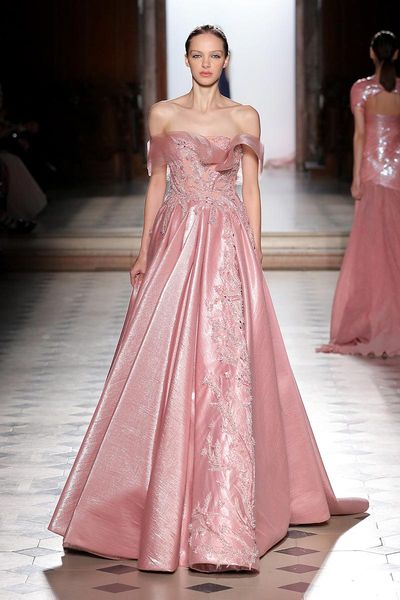 tony ward evening dresses off shoulder a line lace appliques beaded sweep train pink prom dress custom made formal party gowns, Black;red
tony ward evening dresses off shoulder a line lace appliques beaded sweep train pink prom dress custom made formal party gowns, Black;red