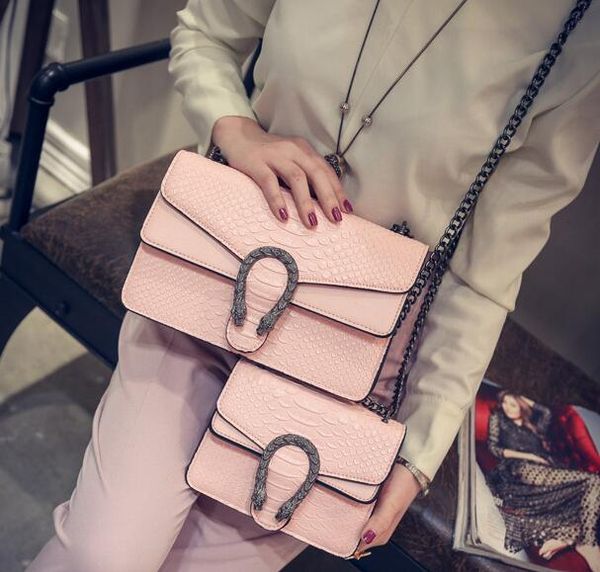 2017 New Designer Handbags snake leather embossed fashion Women bag chain Crossbody Bag Brand Designer Messenger Bag sac a main
2017 New Designer Handbags snake leather embossed fashion Women bag chain Crossbody Bag Brand Designer Messenger Bag sac a main