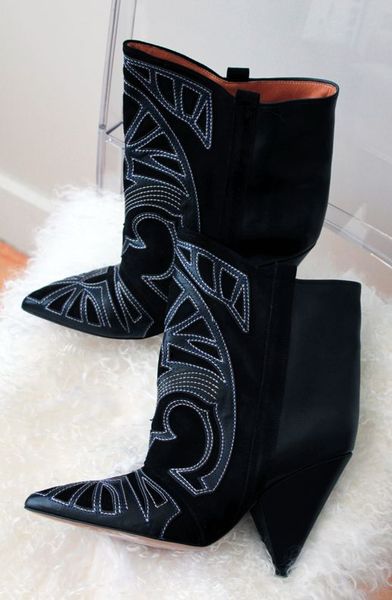 new list short tube genuine leather boots pointed cone with the show boutique models show fashion magazine street shoot female boots, Black
new list short tube genuine leather boots pointed cone with the show boutique models show fashion magazine street shoot female boots, Black