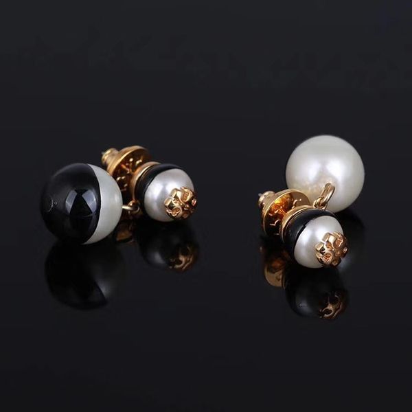 New arrival Top brass material Brand name black and white large Pearl beads in 1.5cm and smaol 0.8cm stud Earring 18k gold plated women dro
New arrival Top brass material Brand name black and white large Pearl beads in 1.5cm and smaol 0.8cm stud Earring 18k gold plated women dro
