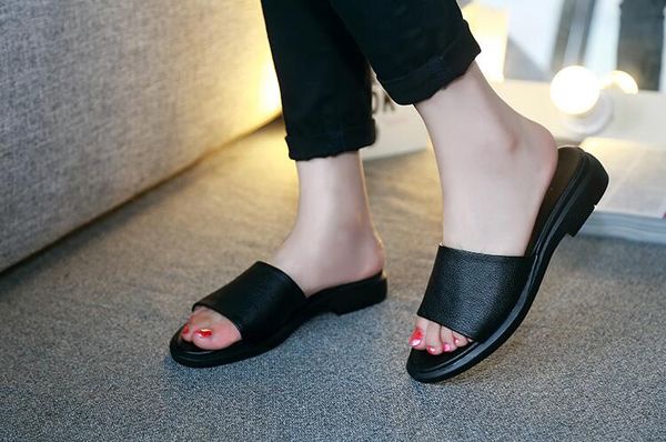 2018 brand designer-women sandals slippers super comfortable fashion women sandals genuine leather slippers black non-slip shoes
2018 brand designer-women sandals slippers super comfortable fashion women sandals genuine leather slippers black non-slip shoes