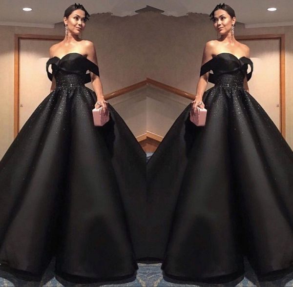 2020 elegant robe de soiree black dresses evening wear long party dresses ball gowns off the shoulder ruffles pageant prom dresses, Black;red
2020 elegant robe de soiree black dresses evening wear long party dresses ball gowns off the shoulder ruffles pageant prom dresses, Black;red