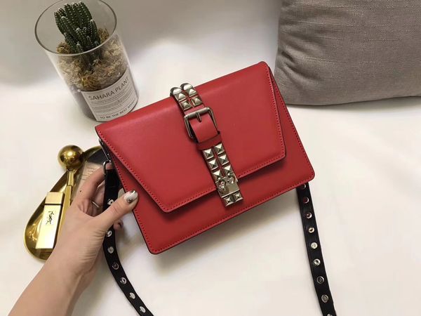 2020 designer-shoulder bags women luxury leather crossbody rivet bag handbags famous designer purse female bag
2020 designer-shoulder bags women luxury leather crossbody rivet bag handbags famous designer purse female bag