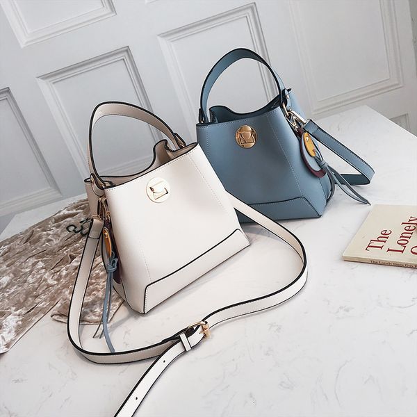 hanerou summer women vintage shoulder bag pu leather handbags solid bucket fashion message bags small simplicity square bags d18101303
hanerou summer women vintage shoulder bag pu leather handbags solid bucket fashion message bags small simplicity square bags d18101303