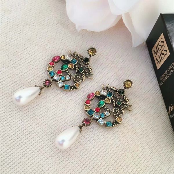 New Fashion Treny Jewelry Women Earring Retro Gold Plated Crystal CZ Earrings High Quality Jewelry Fast Shipping
New Fashion Treny Jewelry Women Earring Retro Gold Plated Crystal CZ Earrings High Quality Jewelry Fast Shipping