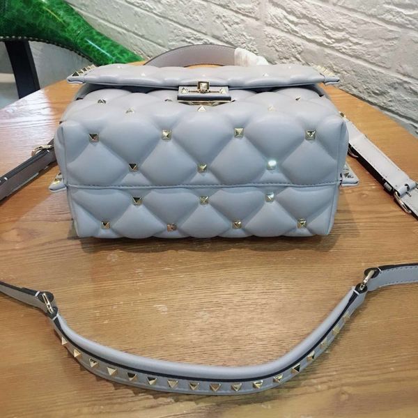 best version~w205 many color genuine leather handle bag 23*11*17cm red green white pink grey yellow blue
best version~w205 many color genuine leather handle bag 23*11*17cm red green white pink grey yellow blue