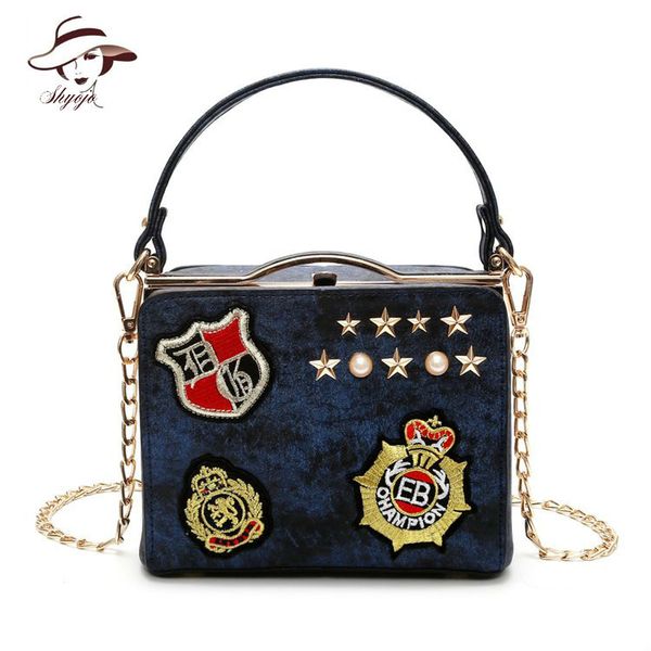 2018 winter new pattern badge rivet fashion youth girls party messenger shoulder handbag for women crossbody bag
2018 winter new pattern badge rivet fashion youth girls party messenger shoulder handbag for women crossbody bag