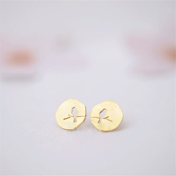 fashion circle hollow out bird stud earrings creative design of bird shape gap stud earrings drawing on the surface stud earring, Golden;silver
fashion circle hollow out bird stud earrings creative design of bird shape gap stud earrings drawing on the surface stud earring, Golden;silver