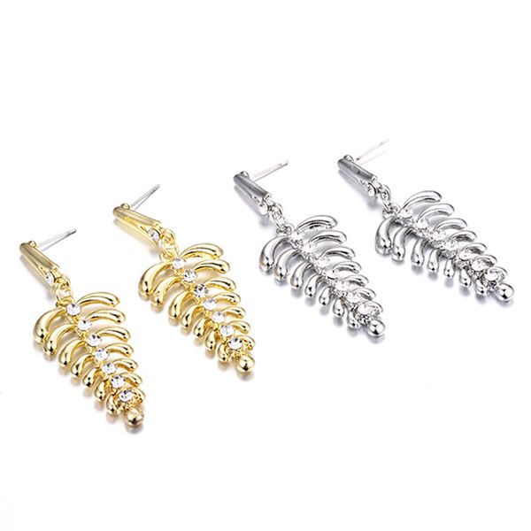 fashion earrings jewelry long earrings female simple design of metal leaves creative gift, Silver
fashion earrings jewelry long earrings female simple design of metal leaves creative gift, Silver