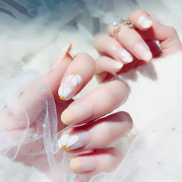24pcs/set simple french daisy self-adhesive false nails,middle-long small round head full nail tips bride finger art tool, Red;gold
24pcs/set simple french daisy self-adhesive false nails,middle-long small round head full nail tips bride finger art tool, Red;gold