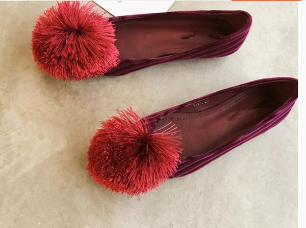 send 2018 spring and autumn pointed end hair ball flat bottom single shoes women's shallow mouth antiskid shoes, Black
send 2018 spring and autumn pointed end hair ball flat bottom single shoes women's shallow mouth antiskid shoes, Black