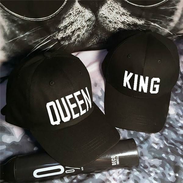 2Pcs 2018 New Fashion QUEEN/KING Letter Printed Cotton Baseball Cap For Husband And Wife Couples Lovers Valentine's Day Present
2Pcs 2018 New Fashion QUEEN/KING Letter Printed Cotton Baseball Cap For Husband And Wife Couples Lovers Valentine's Day Present