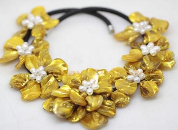 beauty yellow mother of pearl shell handmade 7 flower necklace 18" fashion jewel, Silver
beauty yellow mother of pearl shell handmade 7 flower necklace 18" fashion jewel, Silver