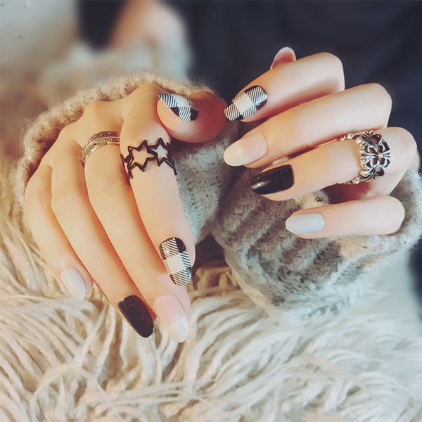 24pcs/set vintage grid pattern false nails mixed grey round head handmade nail art decoration fake nails beauty tool with glue, Red;gold
24pcs/set vintage grid pattern false nails mixed grey round head handmade nail art decoration fake nails beauty tool with glue, Red;gold