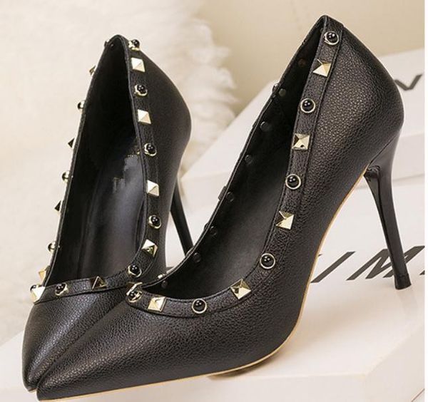 send 2018 spring and autumn new style rivet high heels fine heel shallow mouth women's shoes, Black
send 2018 spring and autumn new style rivet high heels fine heel shallow mouth women's shoes, Black