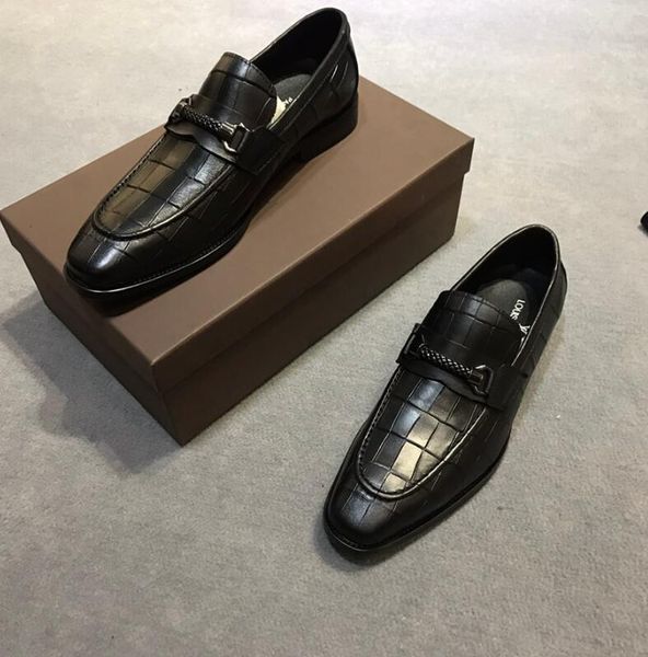 2018 (with box) Fashion Designer Brand Genuine Leather Men Slip-on Leather shoes Fashion Brand Men Flats Comfy Driving Shoes
2018 (with box) Fashion Designer Brand Genuine Leather Men Slip-on Leather shoes Fashion Brand Men Flats Comfy Driving Shoes