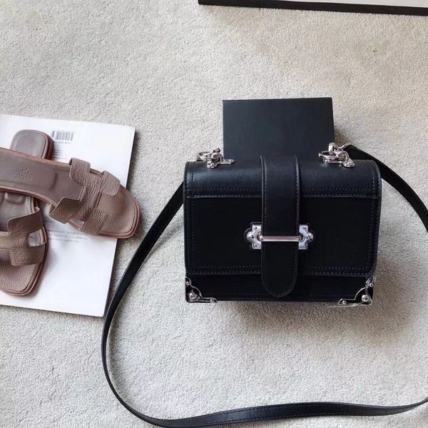 высокое качество сумки на ремне женщины натуральная кожа цепи crossbody сумка сумки известный дизайнер кошелек женская сумка черный белый св
высокое качество сумки на ремне женщины натуральная кожа цепи crossbody сумка сумки известный дизайнер кошелек женская сумка черный белый св