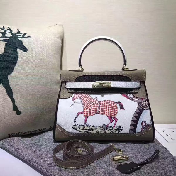 28cm 2018 big brand de igner tote with lock colored painting pattern cowhide leather houlder bag women genuine leather fa hion hip
28cm 2018 big brand de igner tote with lock colored painting pattern cowhide leather houlder bag women genuine leather fa hion hip