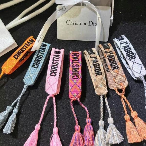 2018 new men's and women's hand rope with the same letter, elegant, charming, fashionable and noble men s jewelry bracelets
2018 new men's and women's hand rope with the same letter, elegant, charming, fashionable and noble men s jewelry bracelets