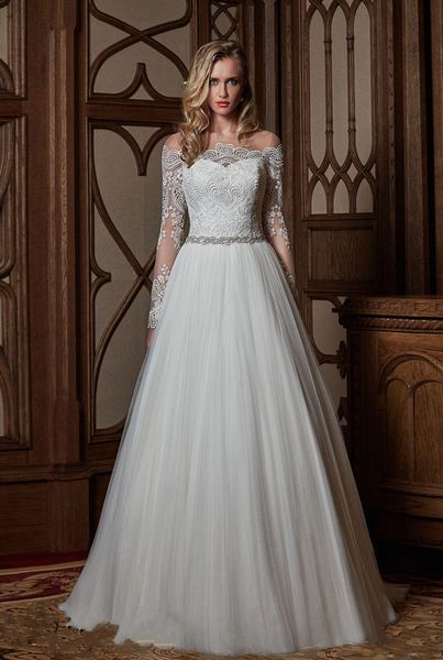 2019 new elegant off the shoulder lave appliques weddding dresses long sleeve covered buttons back a line court train bridal gowns custom, White
2019 new elegant off the shoulder lave appliques weddding dresses long sleeve covered buttons back a line court train bridal gowns custom, White
