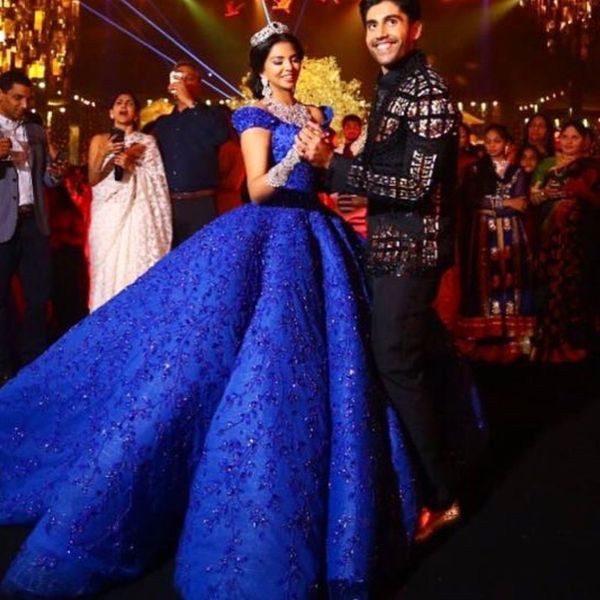 luxury beads lace evening dresses gorgeous sparkly saudi dubai ball gown celebrity red carpet dress off shoulder fluffy evening gown, Black;red
luxury beads lace evening dresses gorgeous sparkly saudi dubai ball gown celebrity red carpet dress off shoulder fluffy evening gown, Black;red