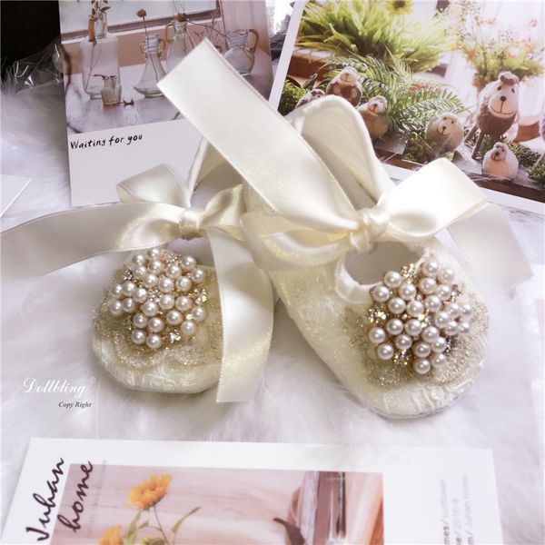 ivory lace vintage luxury pealrs charm baby girl gift shoes wedding handmade sweet princess shoes bling infant 0-1
ivory lace vintage luxury pealrs charm baby girl gift shoes wedding handmade sweet princess shoes bling infant 0-1