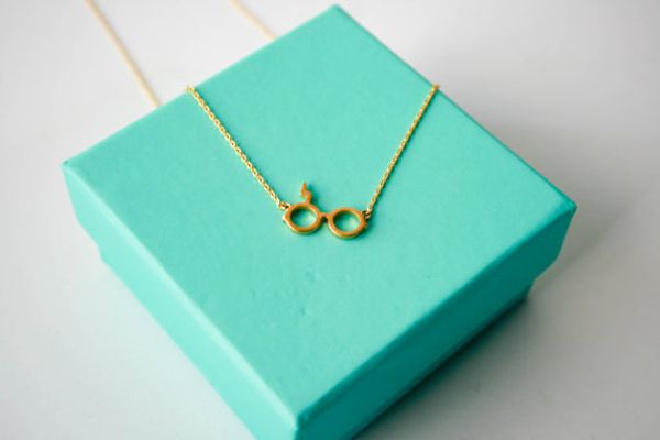 1pc glasses frame pendant necklace commemorative movie classic characters cute fashion wild models lucky woman mother men's family gift, Silver
1pc glasses frame pendant necklace commemorative movie classic characters cute fashion wild models lucky woman mother men's family gift, Silver